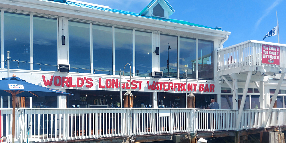 Crabby's On The Pass